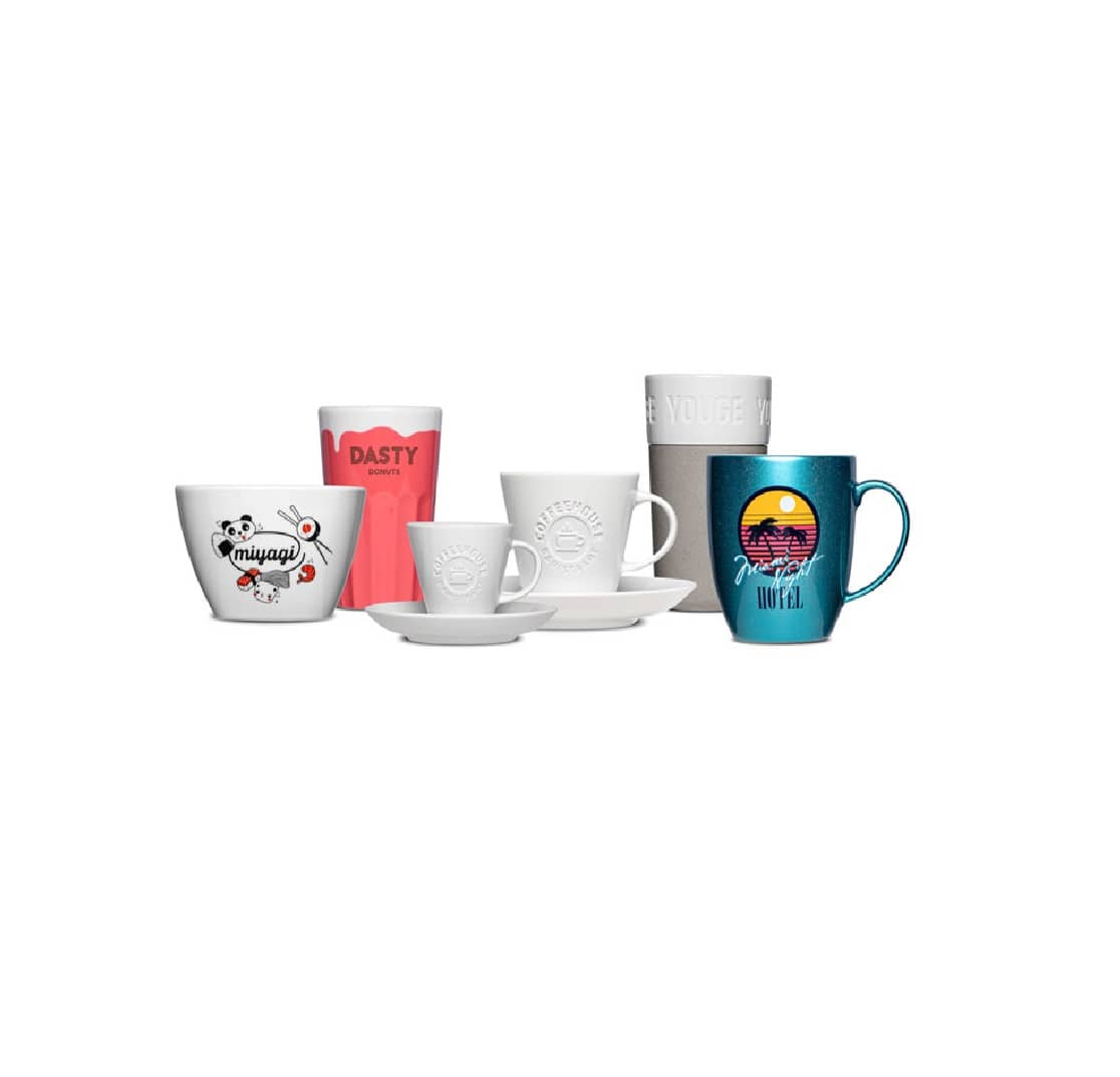 Kaffeetassen und Kaffeebecher in verschiedenen Farben und Formen Kaffeetassen und Kaffeebecher