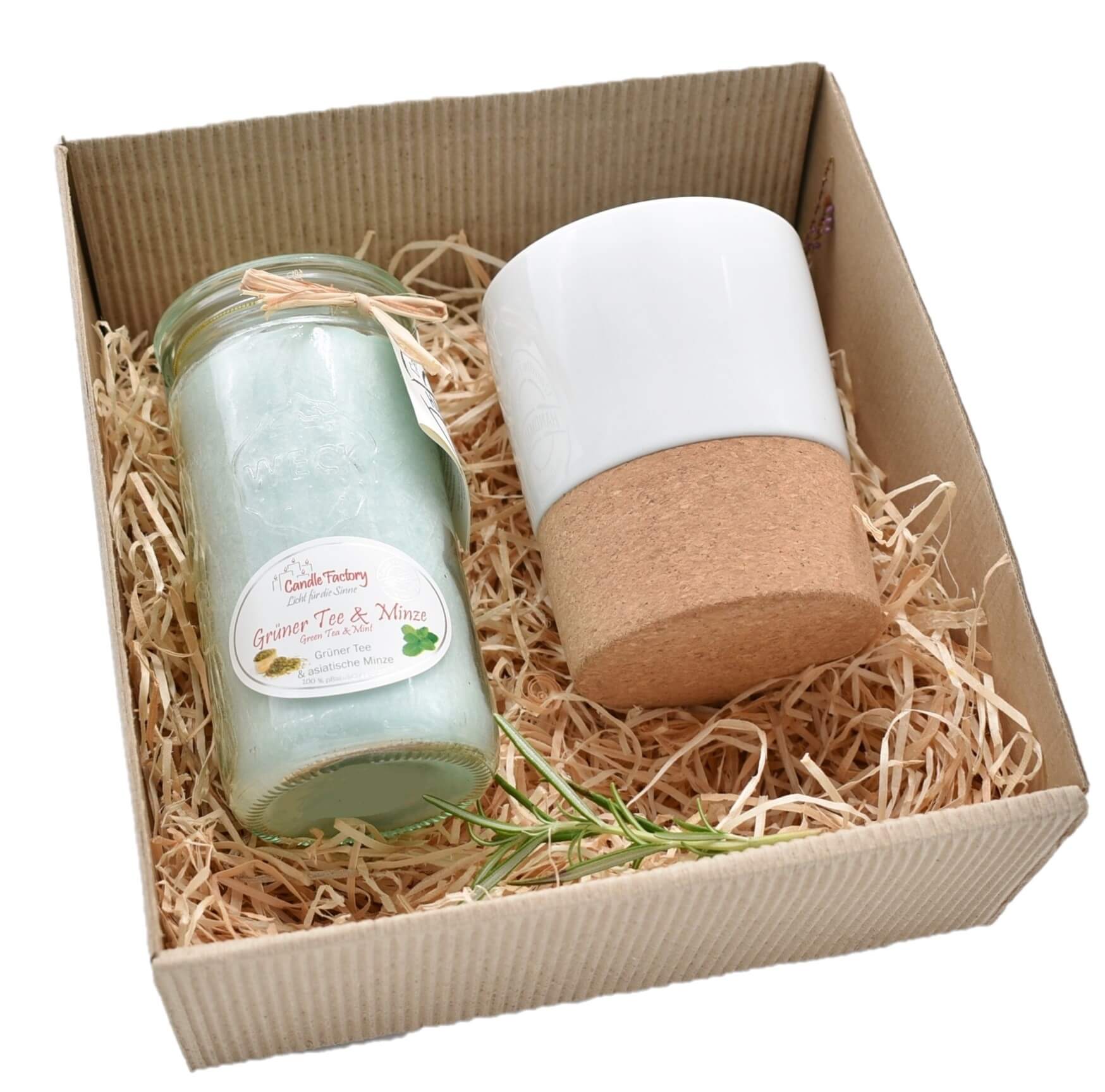 "Duftende Erholung" Geschenk-Set mit ihrem Namen Hochwertige Duftkerze von Candle Factory "Duftende Erholung" Geschenk-Set mit ihrem Namen g?nstig in Kerzen Online Shop kaufen. Duftkerzen im Glas. Geschenkidee "Duftende Erholung" Geschenk-Set mit ihrem Namen