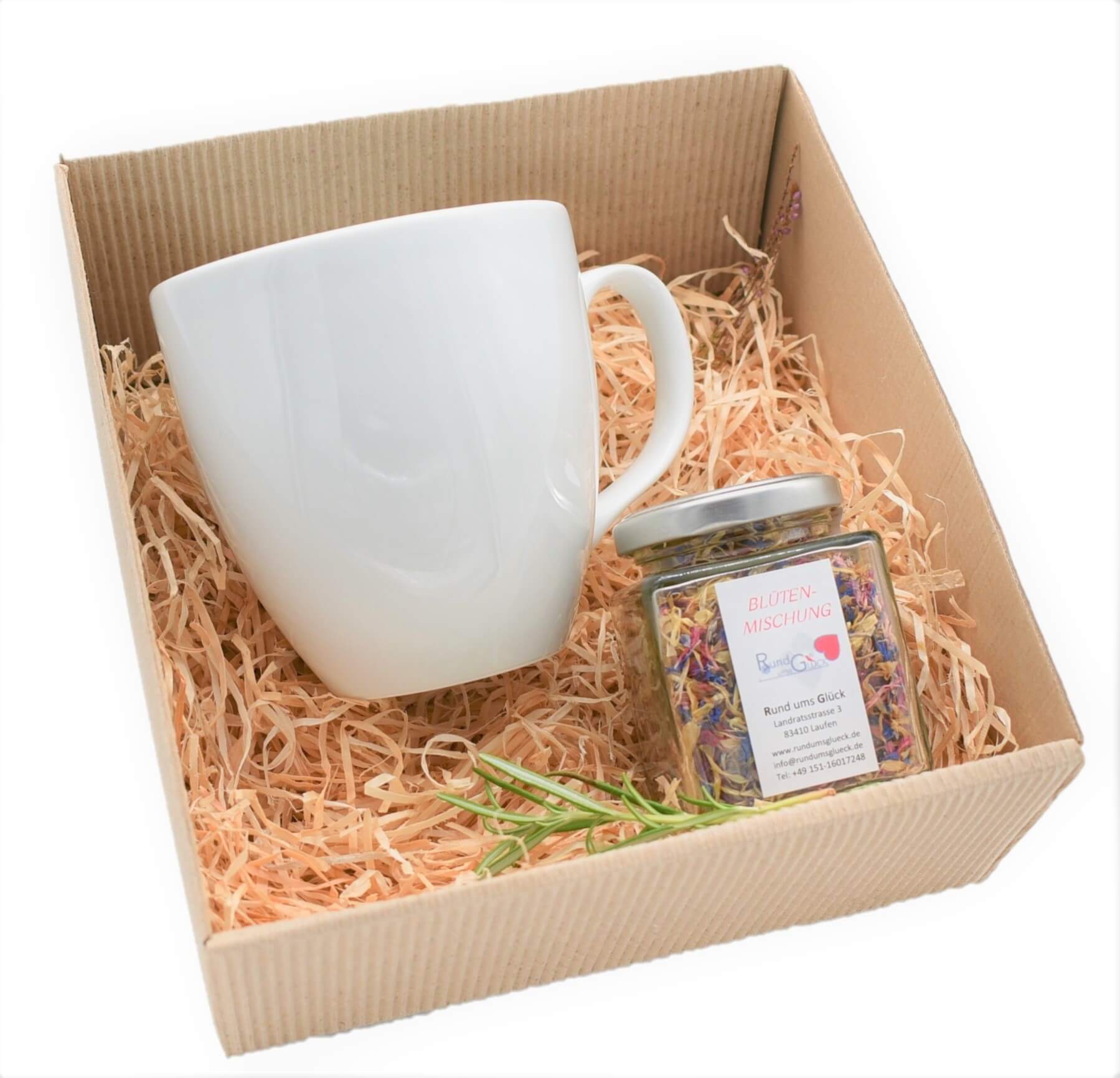 "Tasse und feine Blüten" Geschenk-Set mit ihrem Namen "Tasse und feine Blüten" Geschenk-Set mit ihrem Namen ist eine tolle nachhaltige Geschenkidee.